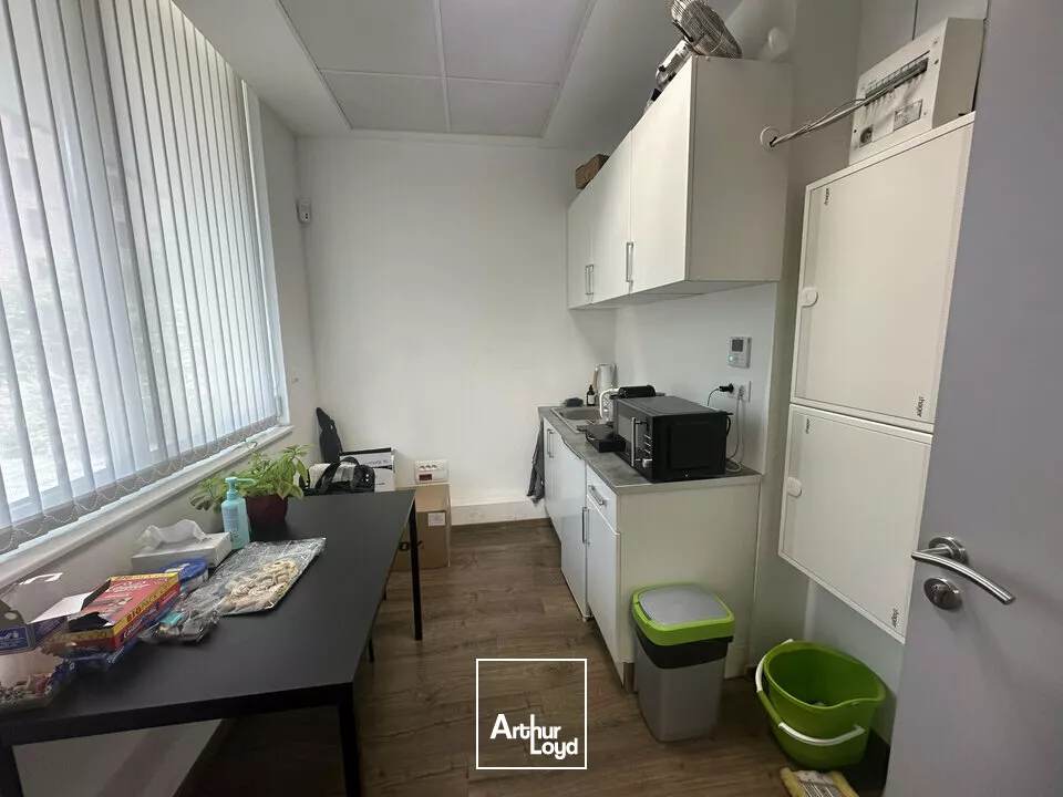 LOCAL COMMERCIAL à LOUER de 90.02 m²