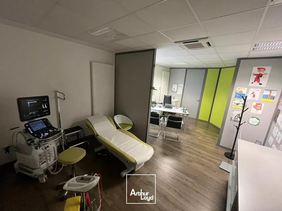 LOCAL COMMERCIAL à LOUER de 90.02 m²