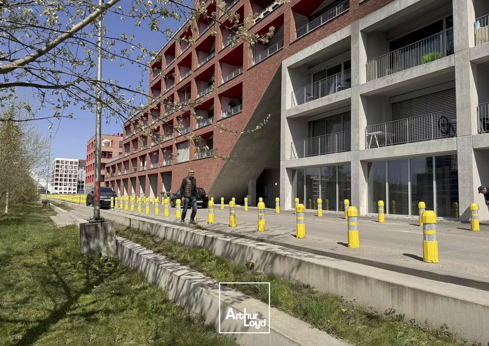 LOCAL COMMERCIAL à VENDRE de 375 m²