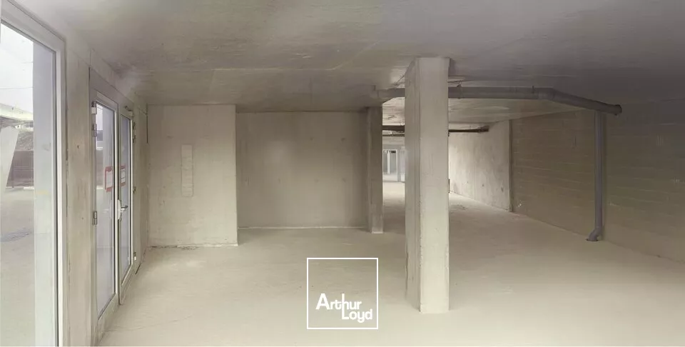 LOCAL COMMERCIAL à VENDRE de 375 m²