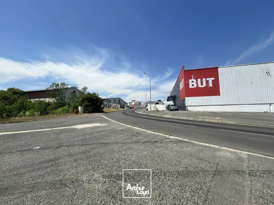 Montceau Les Mines- Local commercial 2191 m²