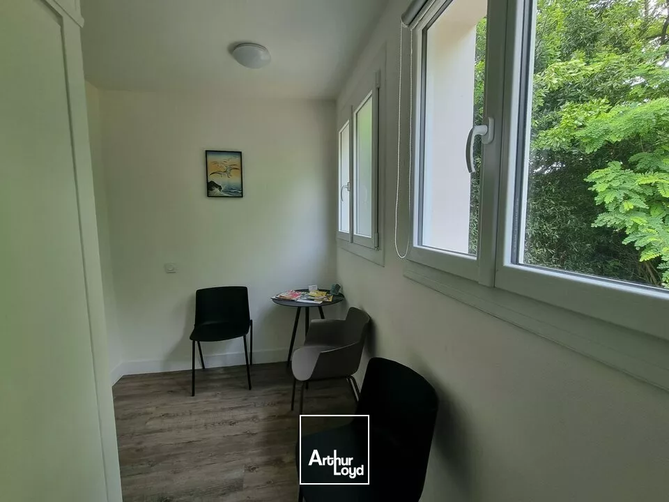 À LOUER  BUREAU LUMINEUX AVEC ESPACES PARTAGÉS  IDÉAL PROFESSIONS LIBÉRALES  DISPONIBLE PROCHAINEMENT