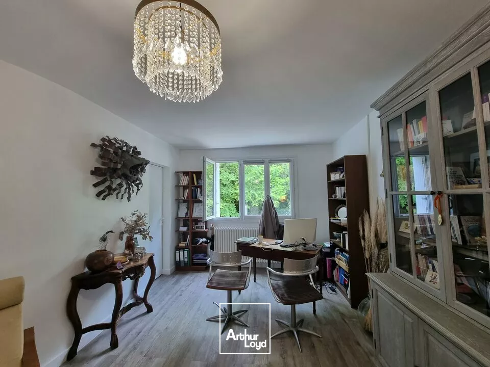 À LOUER  BUREAU LUMINEUX AVEC ESPACES PARTAGÉS  IDÉAL PROFESSIONS LIBÉRALES  DISPONIBLE PROCHAINEMENT