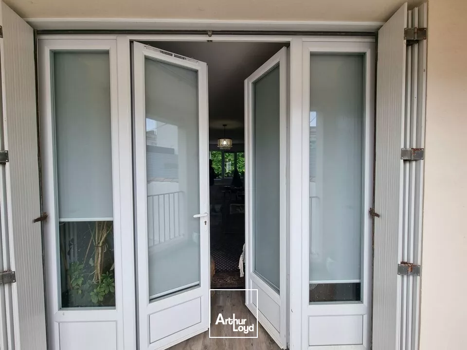 À LOUER  BUREAU LUMINEUX AVEC ESPACES PARTAGÉS  IDÉAL PROFESSIONS LIBÉRALES  DISPONIBLE PROCHAINEMENT