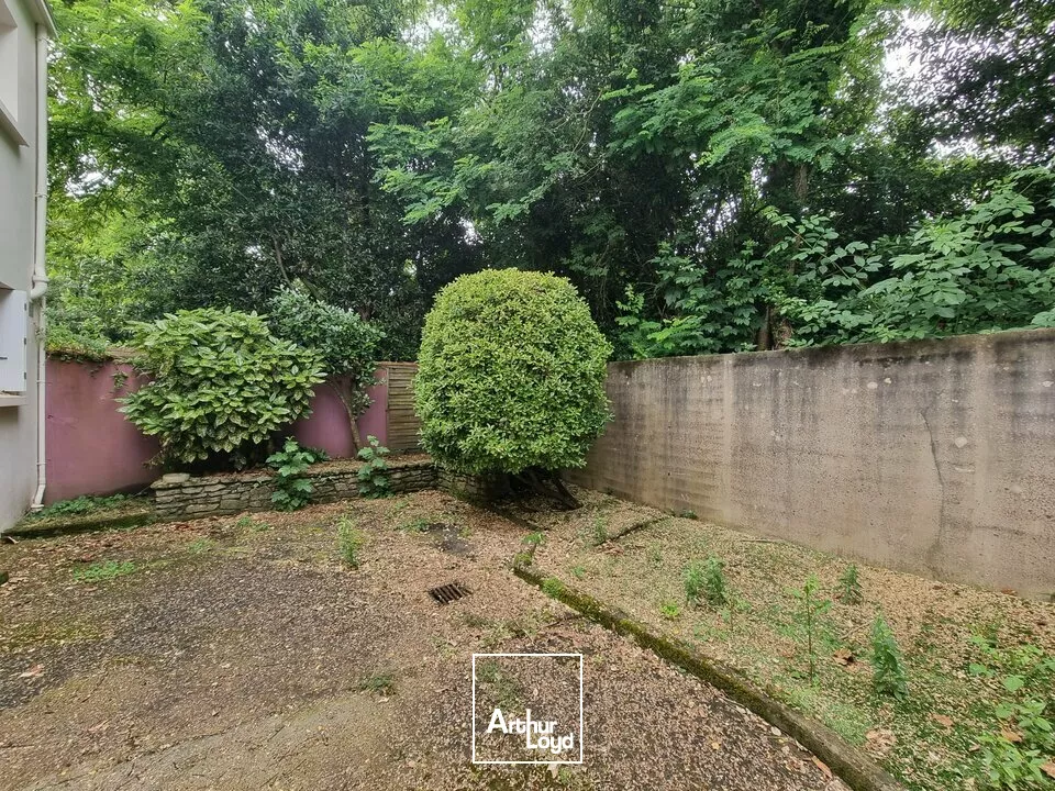 À LOUER  BUREAU LUMINEUX AVEC ESPACES PARTAGÉS  IDÉAL PROFESSIONS LIBÉRALES  DISPONIBLE PROCHAINEMENT