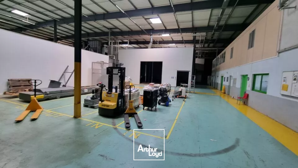 A VENDRE LOCAL D'ACTIVITE LOGISTIQUE INDUSTRIEL DE 4563M² - POITIERS - REPUBLIQUE