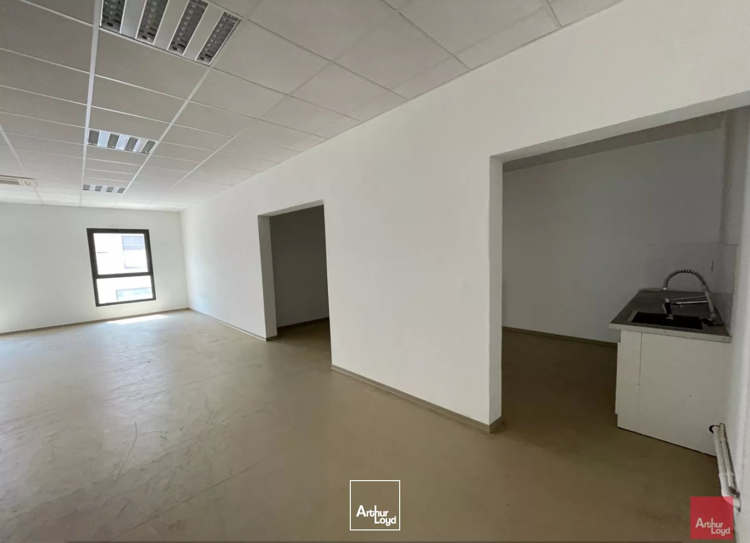 BUREAUX AVEC PARKINGS LOCATION - NIMES PERIPHERIQUE 