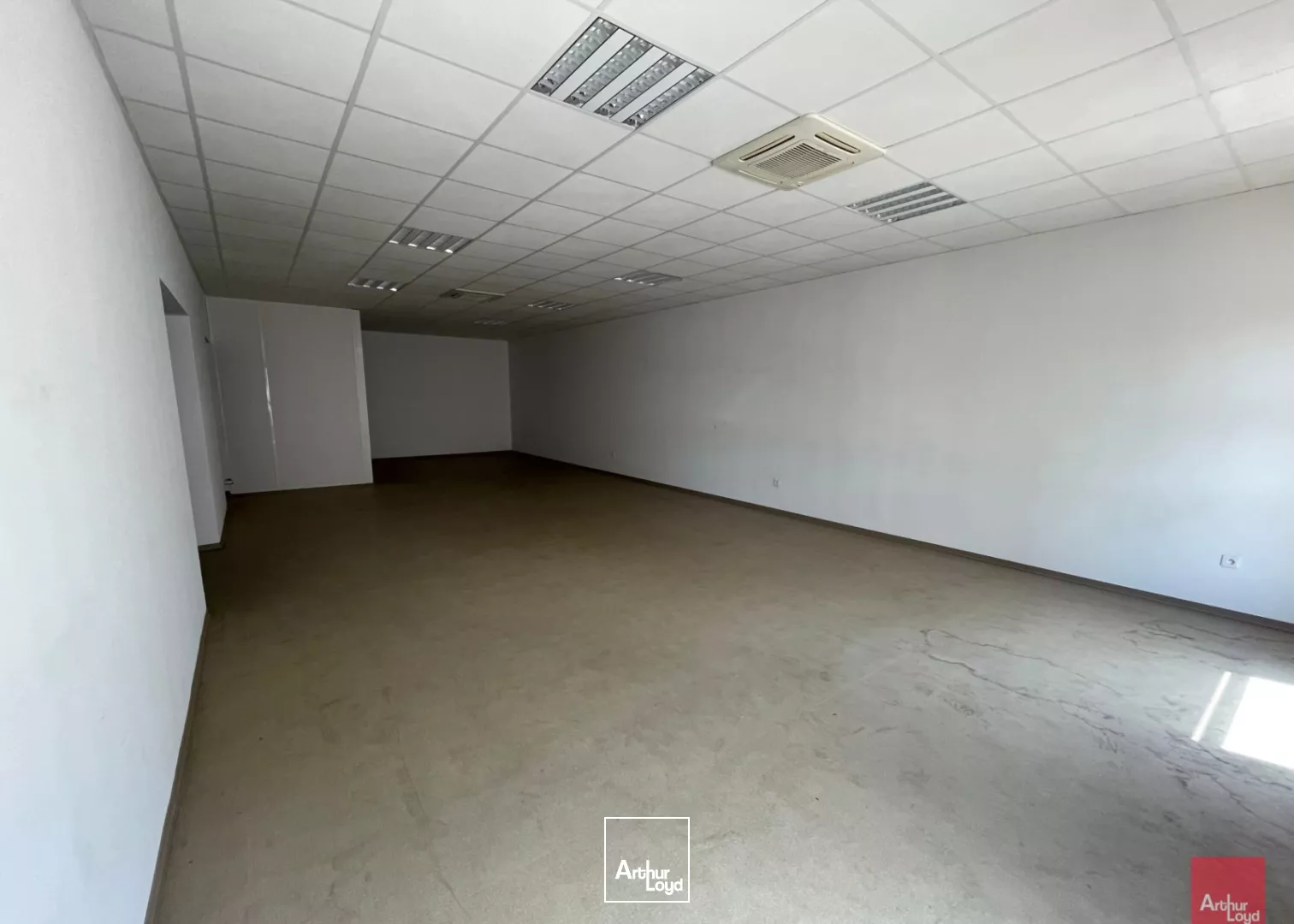 BUREAUX AVEC PARKINGS LOCATION - NIMES PERIPHERIQUE 
