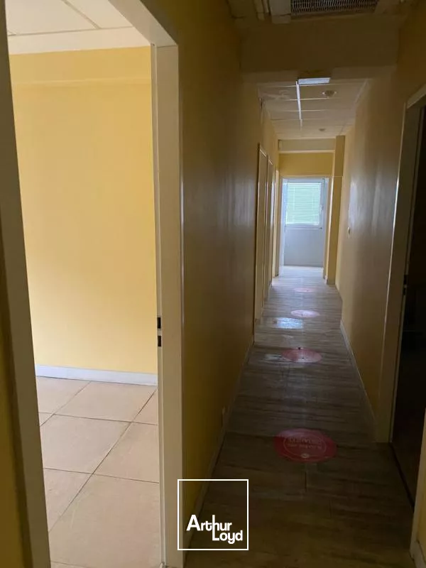 BUREAUX 195 M2 ( Zac de rivière roche )