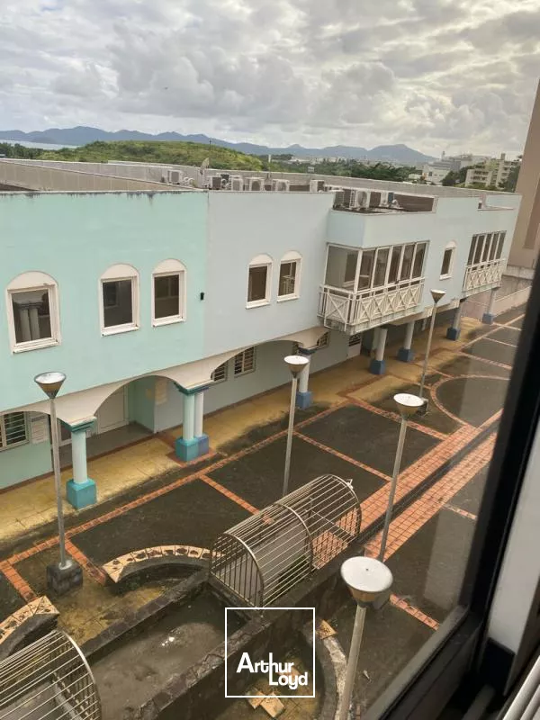 BUREAUX 195 M2 ( Zac de rivière roche )