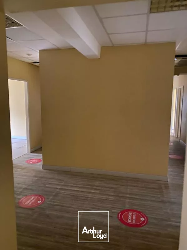 BUREAUX 195 M2 ( Zac de rivière roche )