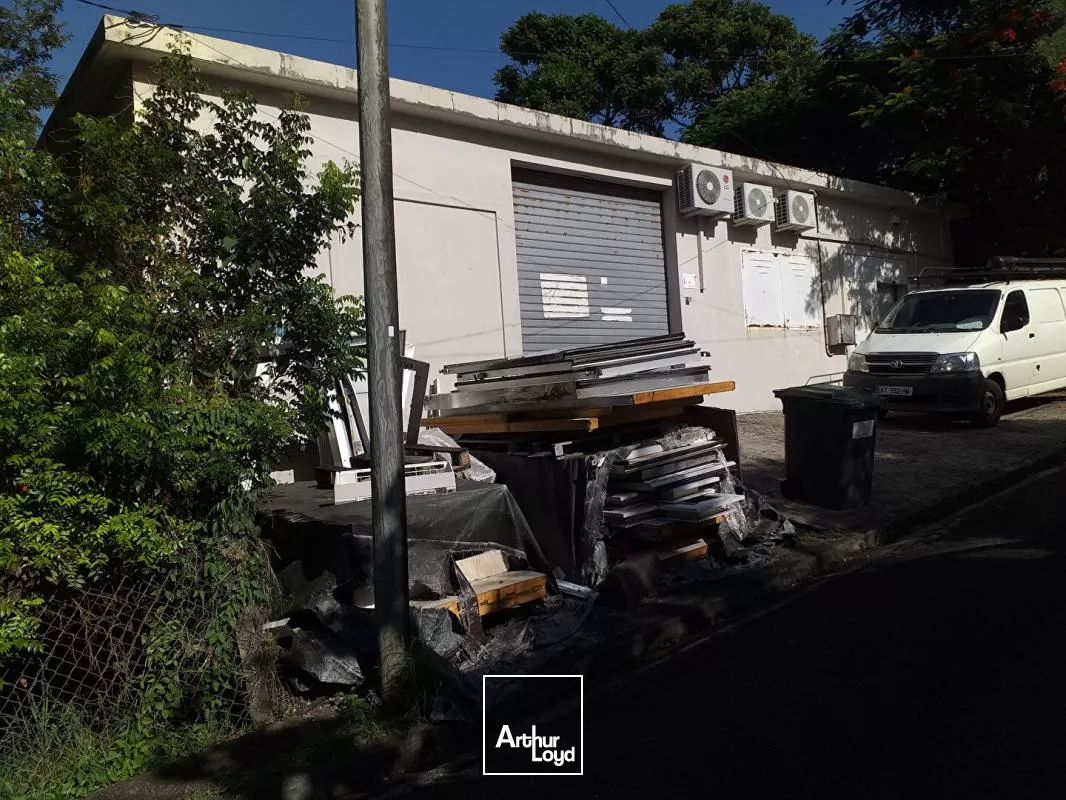 A louer bureaux et stockage Schoelcher 220 m2