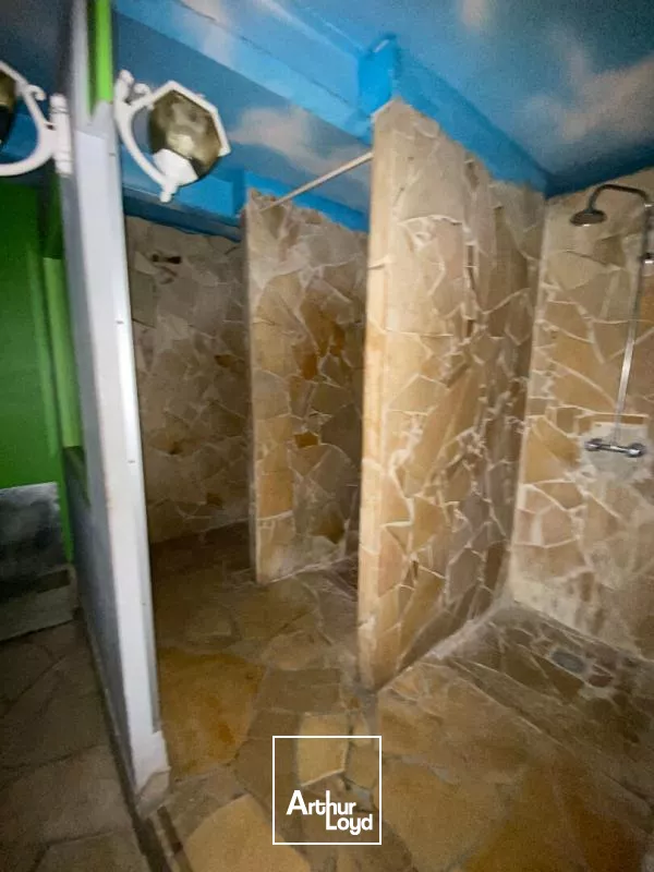 Local commercial 748 m2 Kerlys FdF