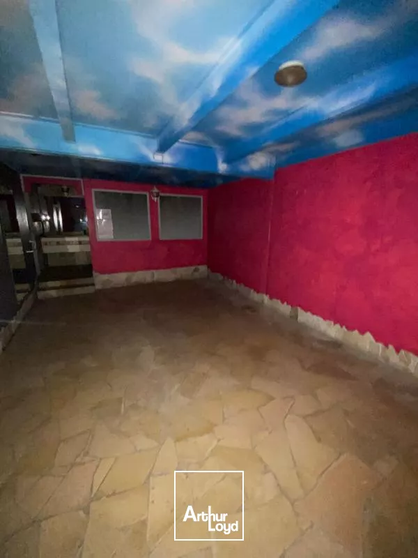 Local commercial 748 m2 Kerlys FdF