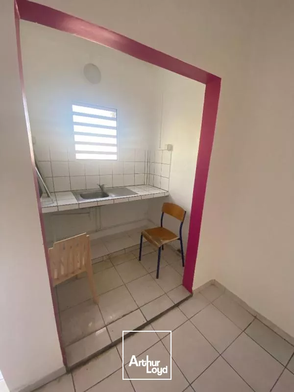 Local commercial / bureau 44 m2 -Sainte-Marie