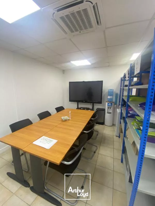 Local commercial / Bureaux 88 m2 Zac de Rivière Roche FdF