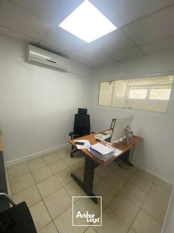 Local commercial / Bureaux 88 m2 Zac de Rivière Roche FdF