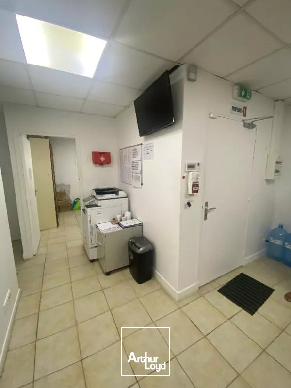 Local commercial / Bureaux 88 m2 Zac de Rivière Roche FdF