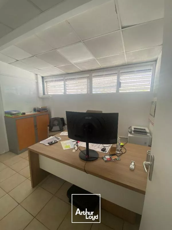 Local commercial / Bureaux 88 m2 Zac de Rivière Roche FdF