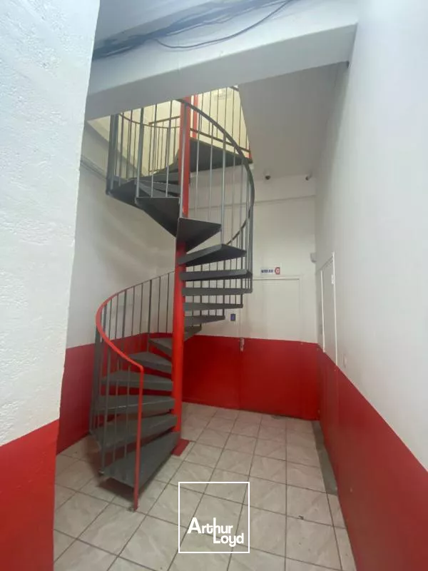 Local commercial / Bureaux 88 m2 Zac de Rivière Roche FdF