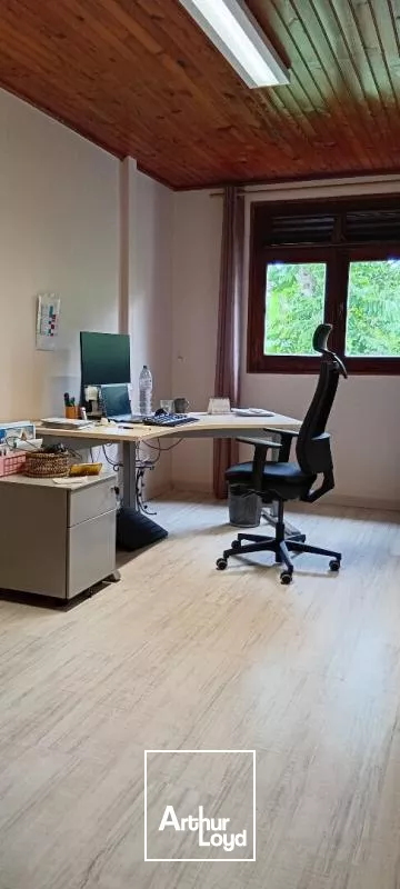 A louer Local commercial Le Lamentin 308 m2