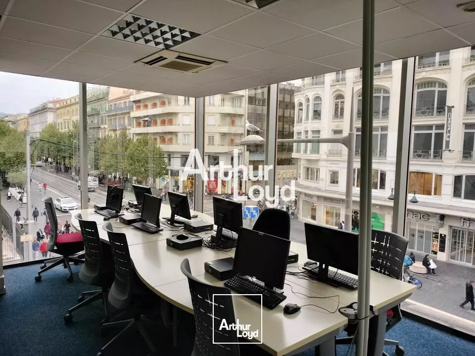 EMPLACEMENT PREMIUM SUR NICE CENTRE POUR DES BUREAUX EN DOUBLE EXPOSITION