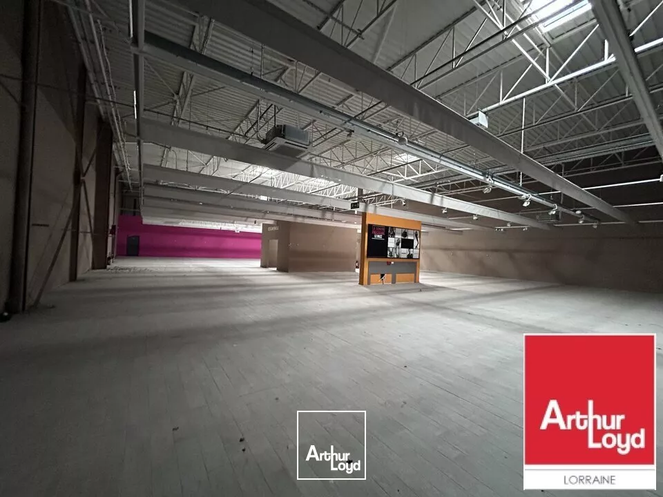 LOCAL COMMERCIAL à LOUER de 1000 m²