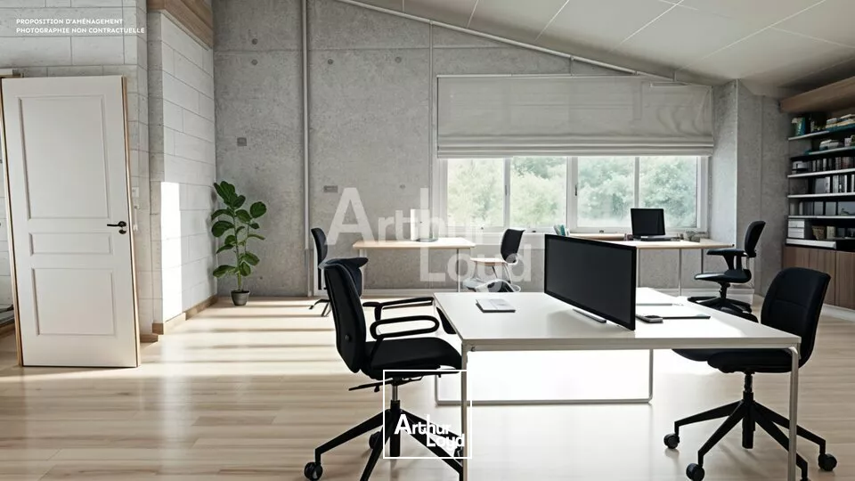 A LOUER - local d'activités / dépôt avec porte sectionnelle