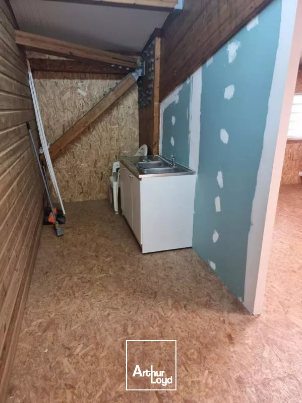 BUREAUX 45 M2 ( Zac Les Coteaux 97228 )