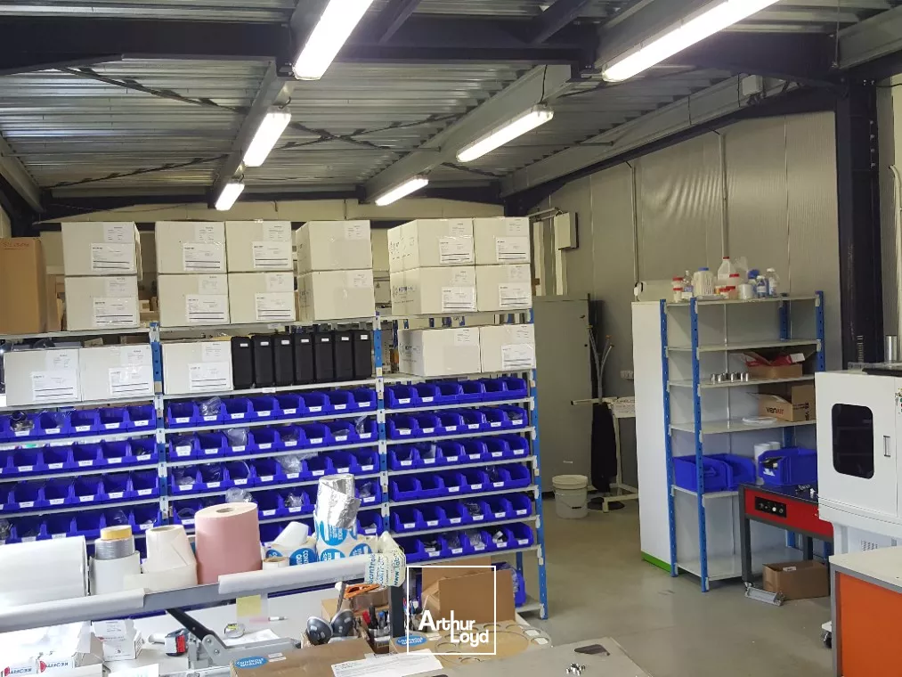 A VENDRE IMMEUBLE DE BUREAU AVEC FONCIER POITIERS SECTEUR CHU