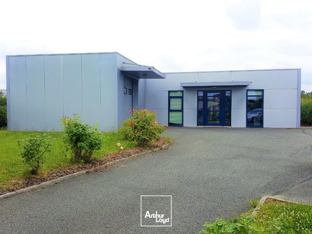 A VENDRE IMMEUBLE DE BUREAU AVEC FONCIER POITIERS SECTEUR CHU