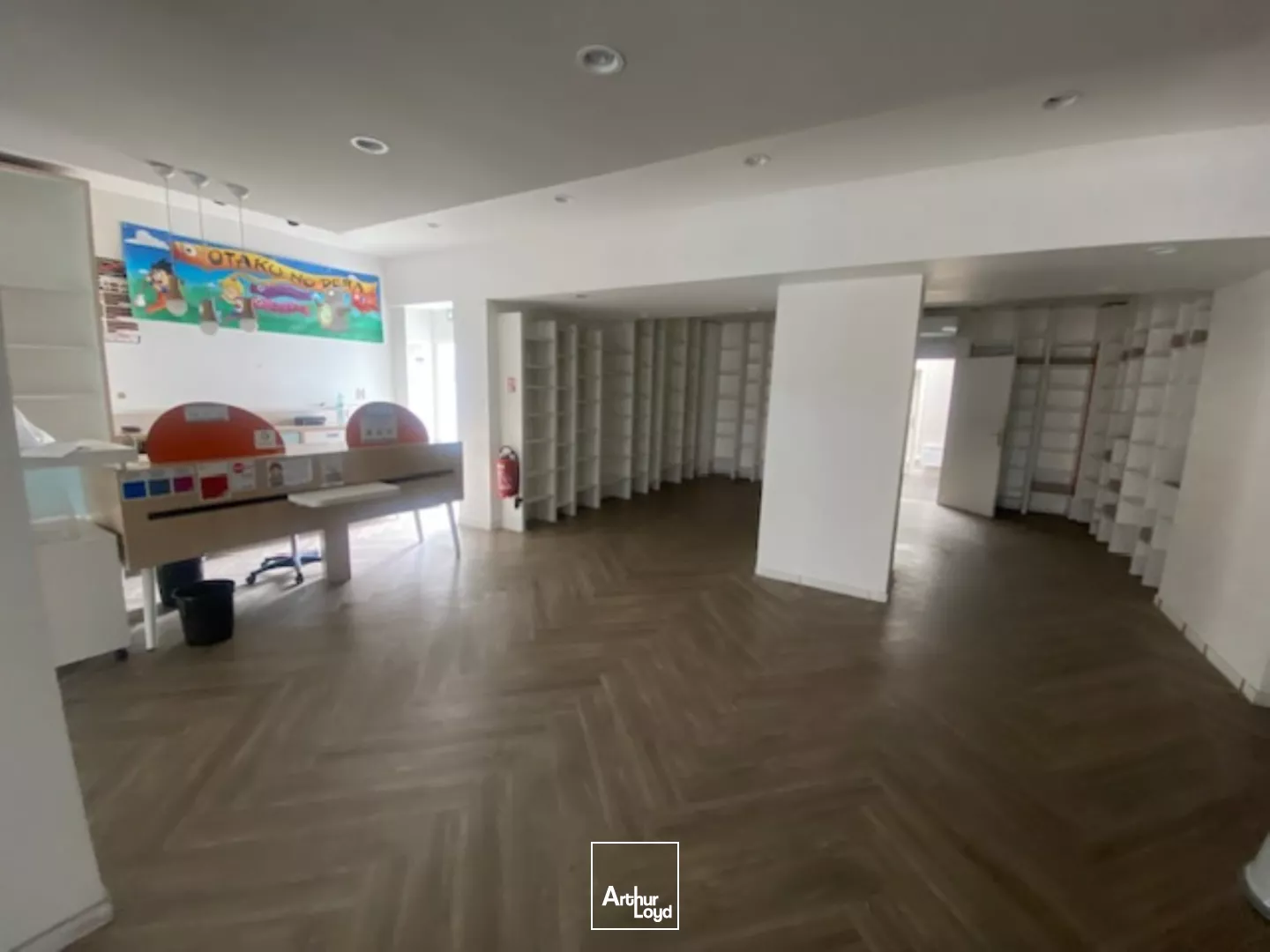 A LOUER LOCAL COMMERCIAL 100 M² PROCHE ESPACE JAURES