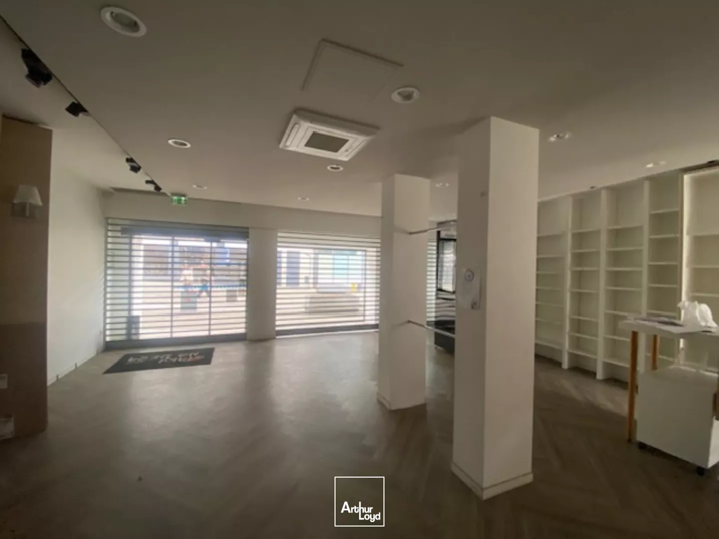 A LOUER LOCAL COMMERCIAL 100 M² PROCHE ESPACE JAURES