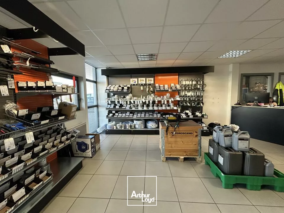 LOCAL D'ACTIVITE - ENTREPOT à LOUER de 523 m²