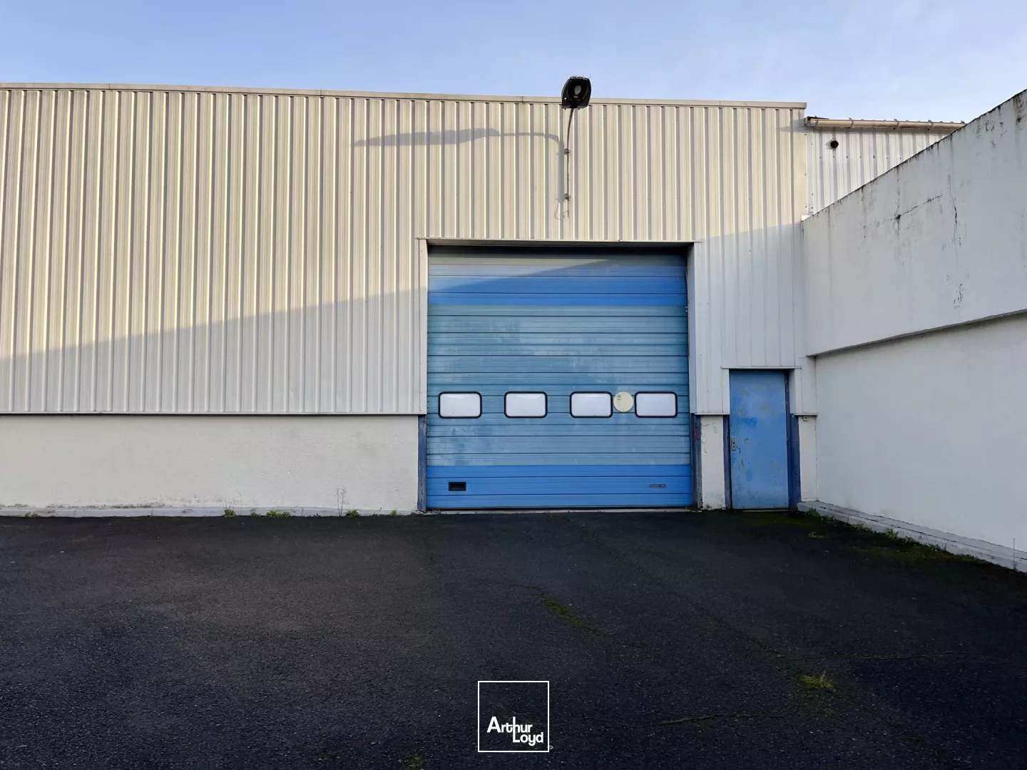 A VENDRE ENSEMBLE IMMOBILIER D'ACTIVITÉ DE 1500 M2 SUR UN FONCIER DE 6000 M2 À CREIL