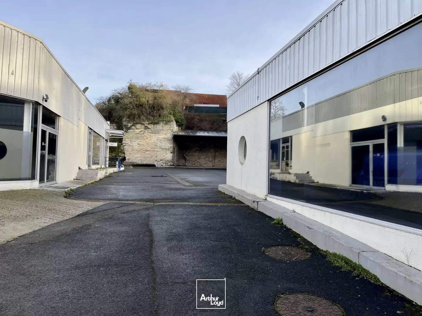 A VENDRE ENSEMBLE IMMOBILIER D'ACTIVITÉ DE 1500 M2 SUR UN FONCIER DE 6000 M2 À CREIL