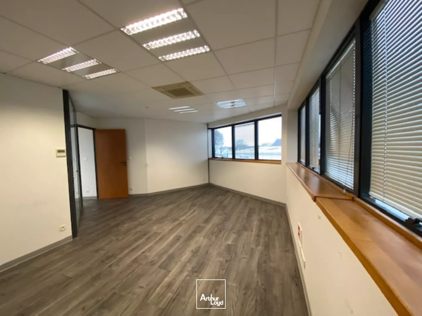 LOCATION IMMEUBLE DE BUREAUX 360 M² KERGARADEC
