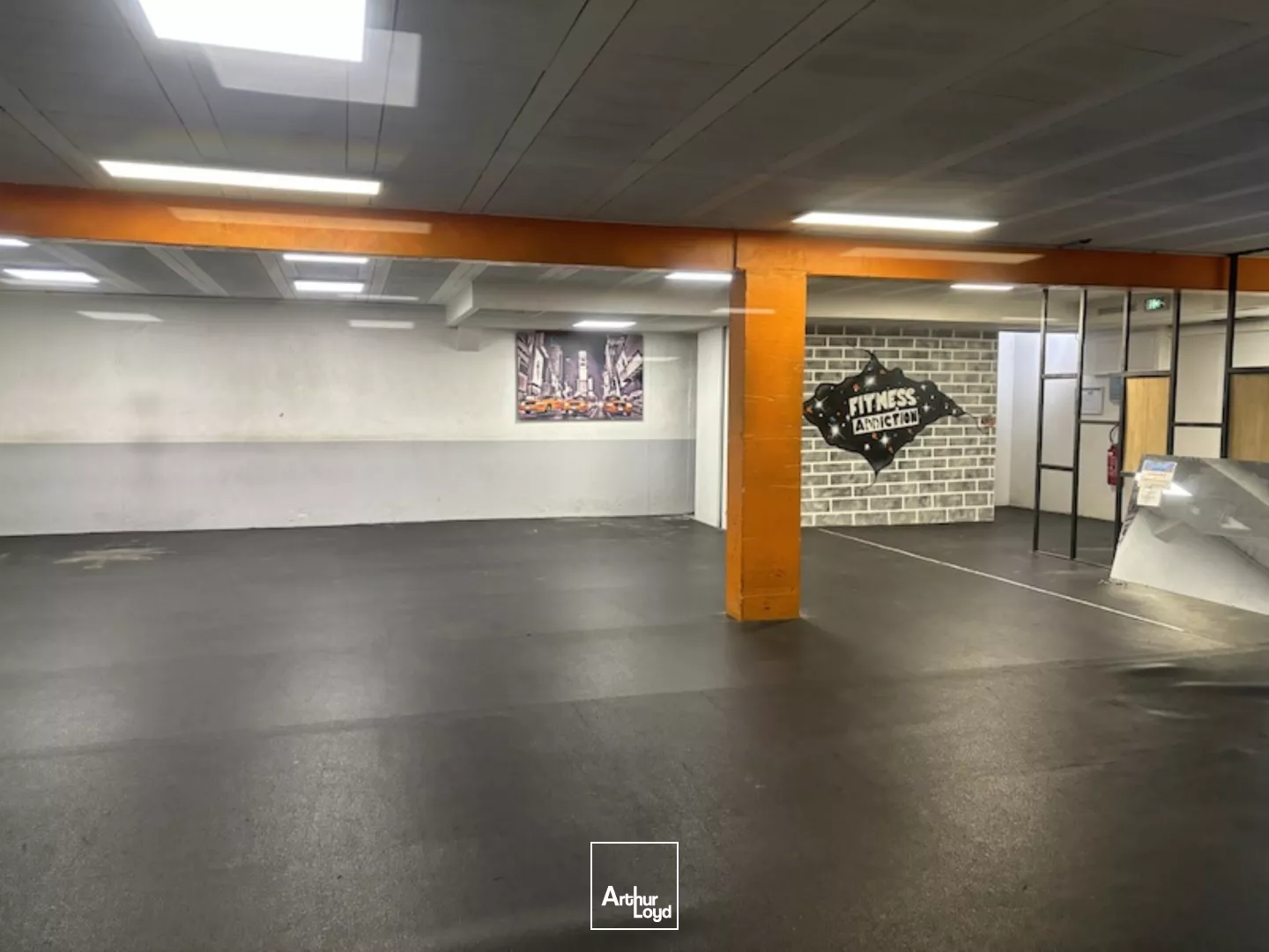 À LOUER - Espace de stockage de 220 m² en entre-sol