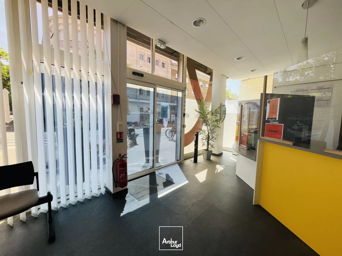 A LOUER LOCAL COMMERCIAL-BUREAUX 200M2 ST NAZAIRE