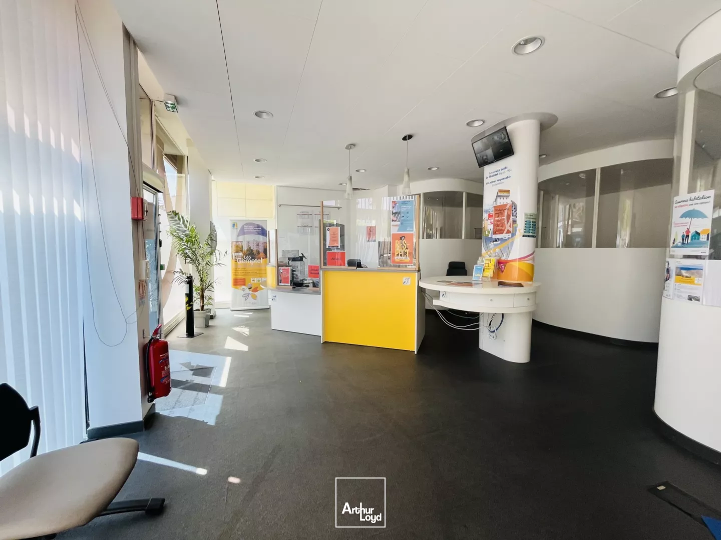A LOUER LOCAL COMMERCIAL-BUREAUX 200M2 ST NAZAIRE