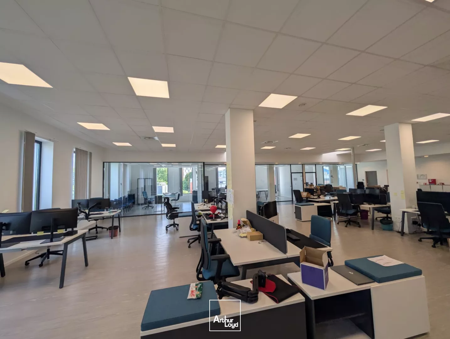 LOCATION BUREAUX 800 M² DIVISIBLES - RER C / A15 - SAINT-GRATIEN