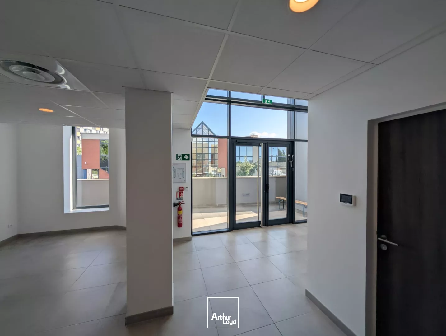 LOCATION BUREAUX 800 M² DIVISIBLES - RER C / A15 - SAINT-GRATIEN