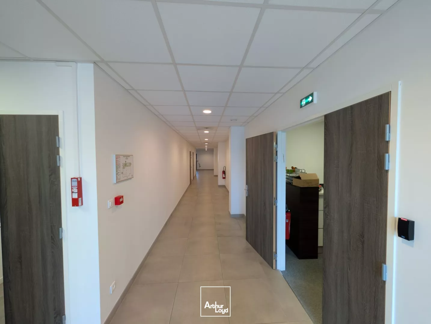 LOCATION BUREAUX 800 M² DIVISIBLES - RER C / A15 - SAINT-GRATIEN
