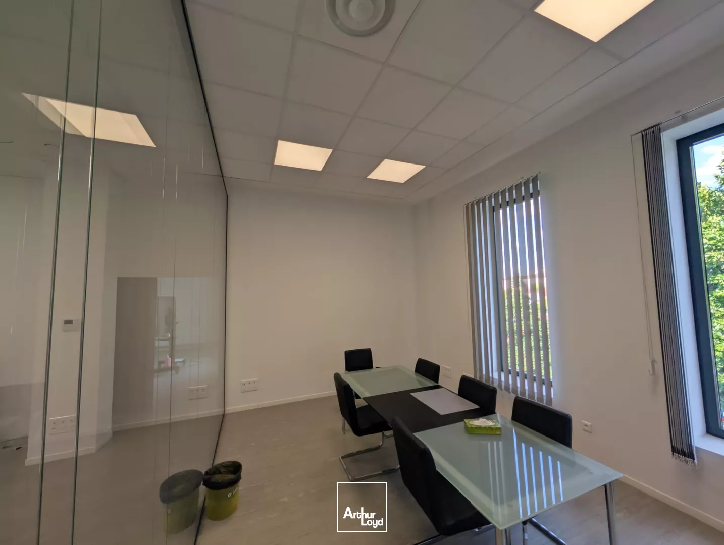 LOCATION BUREAUX 800 M² DIVISIBLES - RER C / A15 - SAINT-GRATIEN