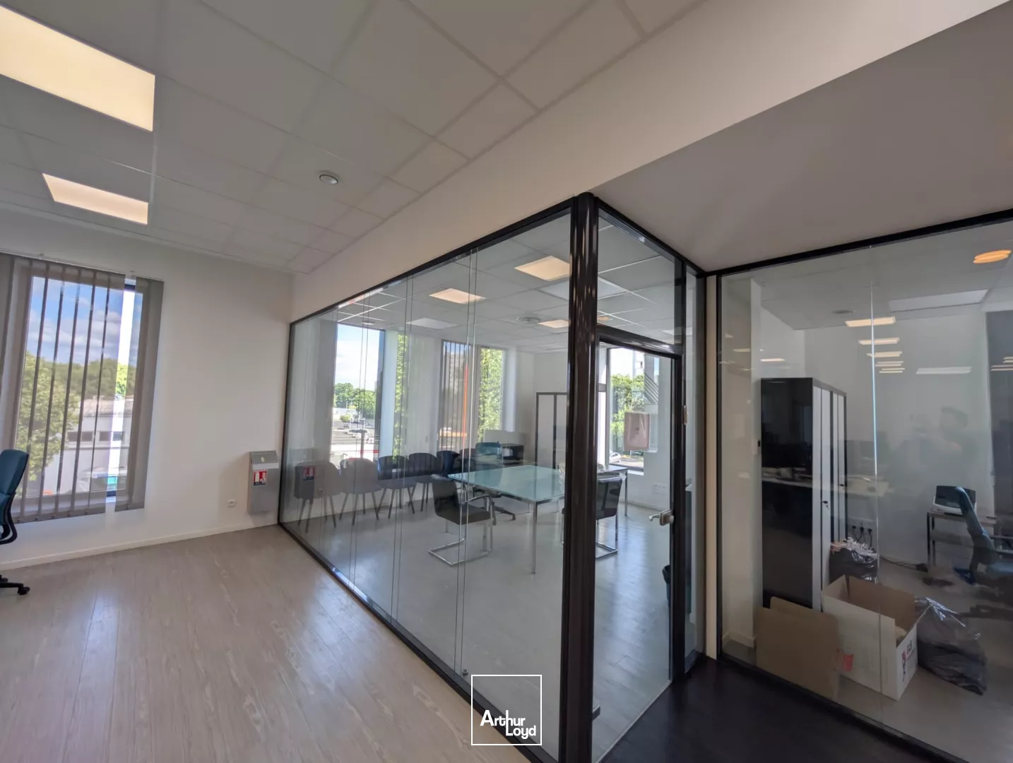 LOCATION BUREAUX 800 M² DIVISIBLES - RER C / A15 - SAINT-GRATIEN