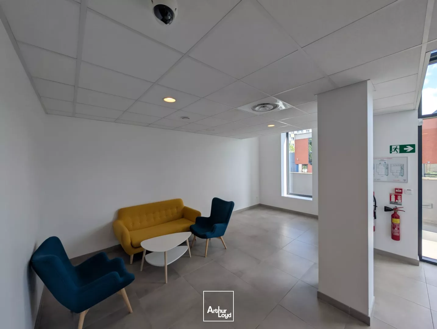 LOCATION BUREAUX 800 M² DIVISIBLES - RER C / A15 - SAINT-GRATIEN