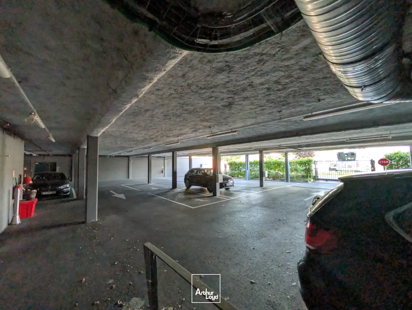 LOCATION BUREAUX 800 M² DIVISIBLES - RER C / A15 - SAINT-GRATIEN