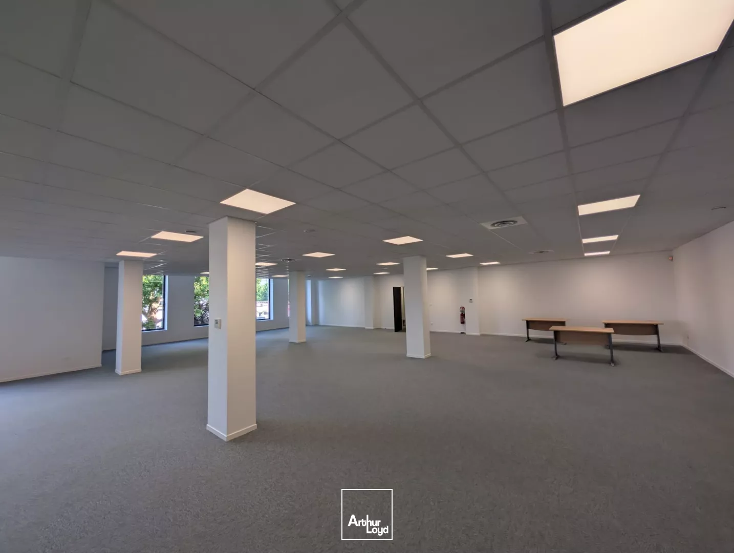 LOCATION BUREAUX 800 M² DIVISIBLES - RER C / A15 - SAINT-GRATIEN