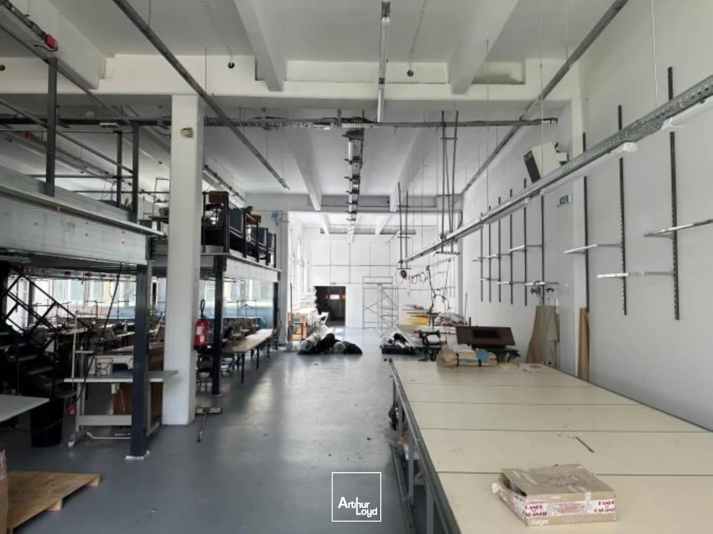 Locaux baignés de lumière 853 m² - Activités avec bureaux - Aubervilliers, à 4 mn du boulevard périphérique