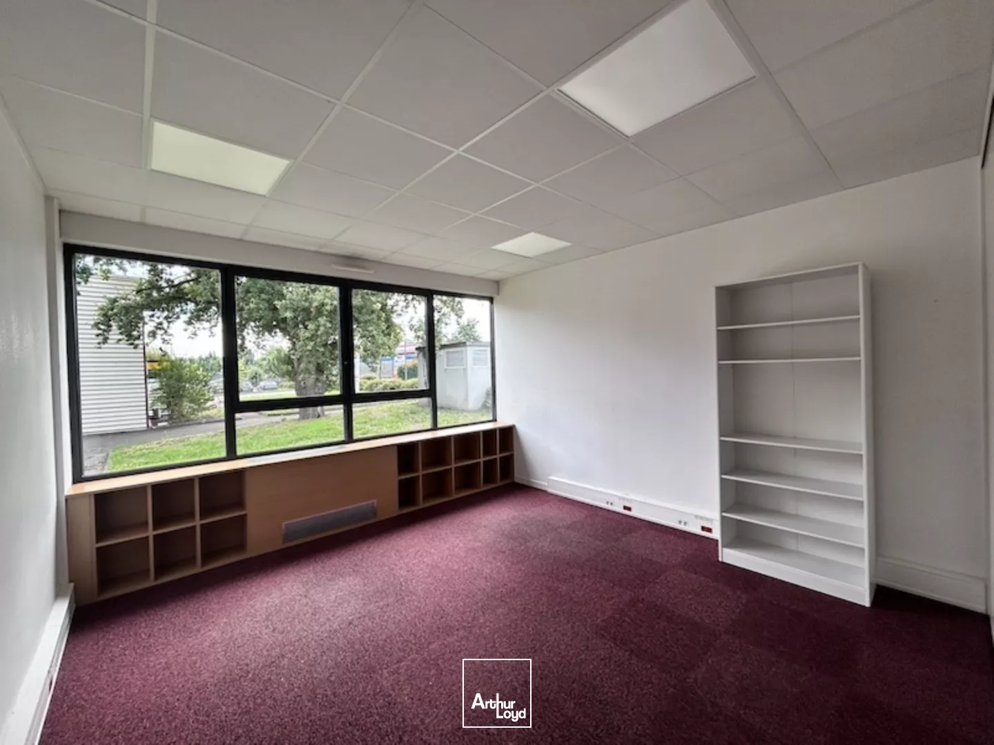 A vendre - Bourg en Bresse - Norelan - Bâtiment indépendant avec parkings